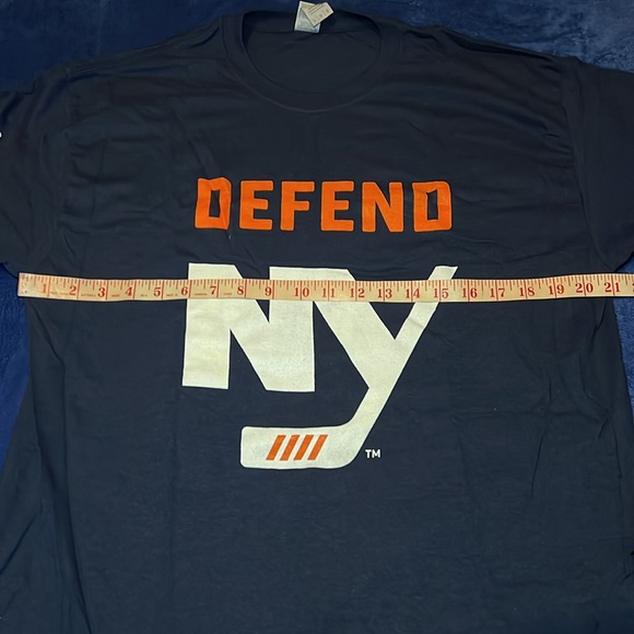 NWOT, NY Islanders “Defend NY” Islanders T-Shirt, Size L - Picture 3 of 4